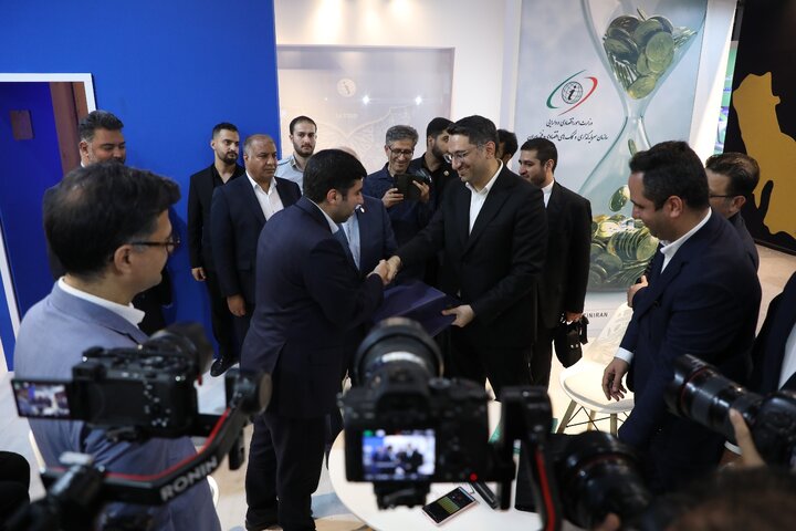 روز نخست غرفه وزارت امور اقتصادی و دارایی در نمایشگاه اینوکس 2025