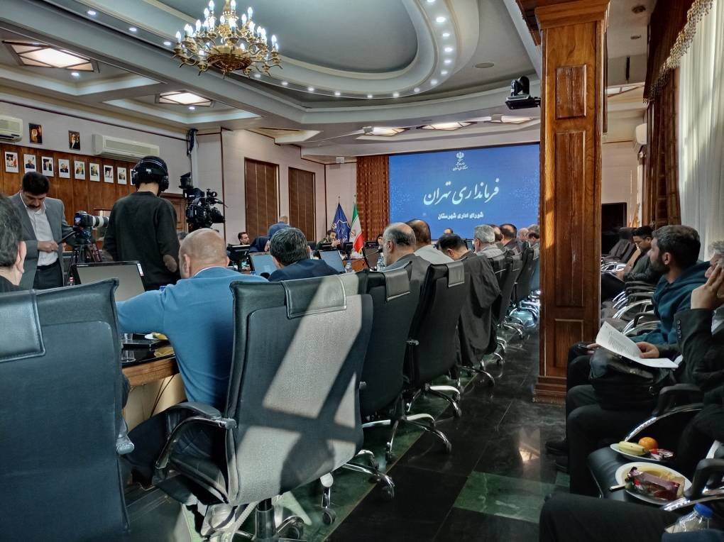 حضور رئیس اداره خزانه اداره‌کل در جلسه شورای اداری شهرستان