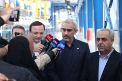 وزیر اقتصاد در حاشیه مراسم بازگشایی کارخانه فولاد تاو استیل ارس: روح قانون مناطق آزاد با بخشنامه‌ها مرده است/ بخشنامه‌های مزاحم را لغو می‌کنیم/ رفع موانع ارزی، بانکی و مالیاتی فعالان اقتصادی مناطق آزاد