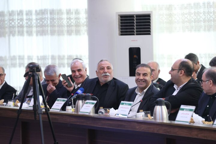 نشست وزیر اقتصاد با سرمایه گذاران و فعالین اقتصادی منطقه آزاد ارس