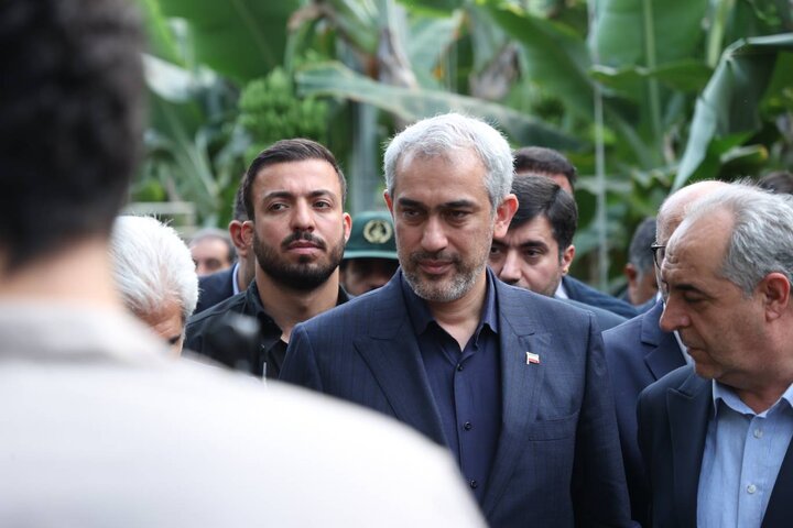 بازدید وزیر اقتصاد از گلخانه گوزل طبیعت ارس
