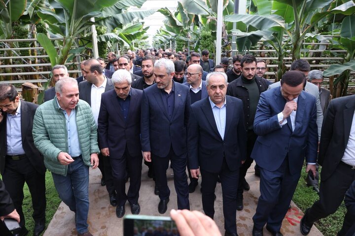 بازدید وزیر اقتصاد از گلخانه گوزل طبیعت ارس