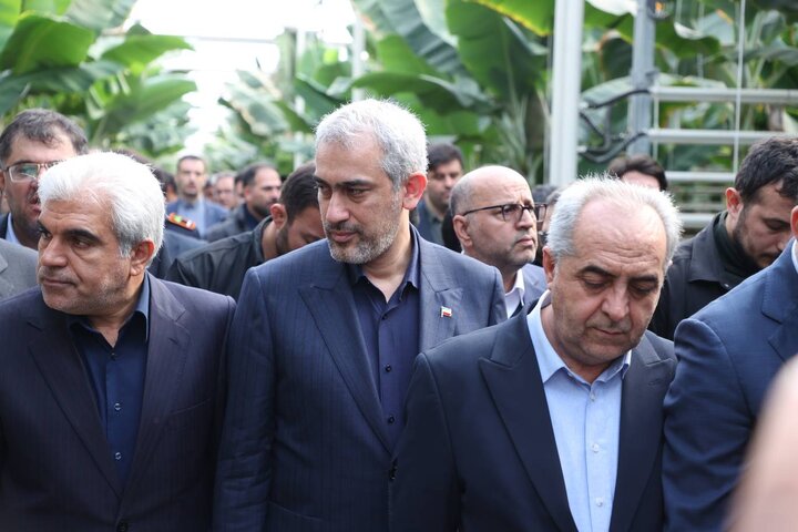 بازدید وزیر اقتصاد از گلخانه گوزل طبیعت ارس