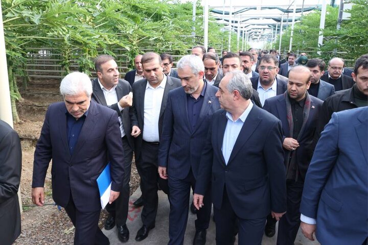 بازدید وزیر اقتصاد از گلخانه گوزل طبیعت ارس