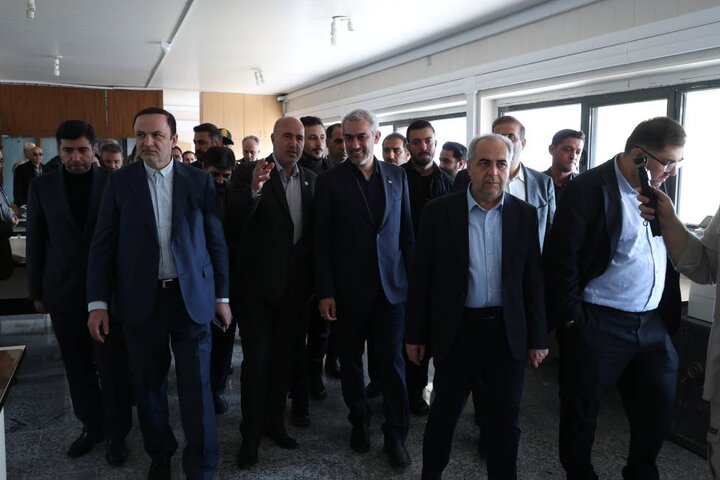 بازدید وزیر اقتصاد از اداره کل گمرک و پایانه مرزی جلفا