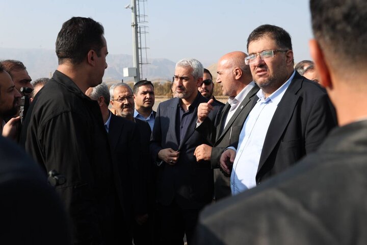 بازدید وزیر اقتصاد از اداره کل گمرک و پایانه مرزی جلفا