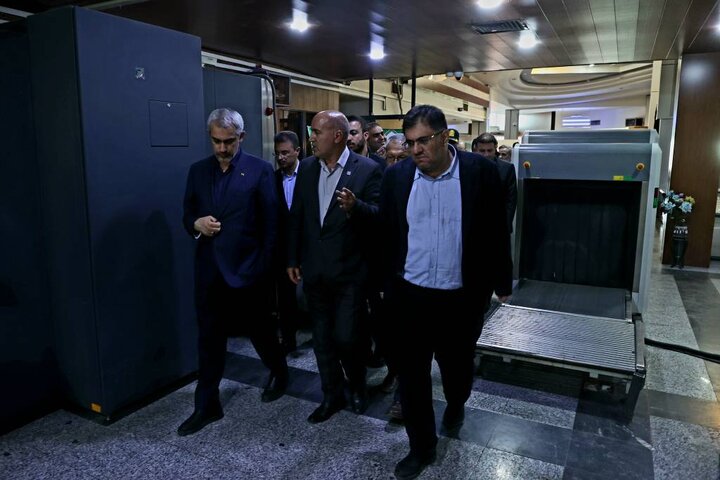 بازدید وزیر اقتصاد از اداره کل گمرک و پایانه مرزی جلفا
