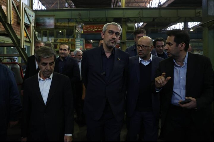 بازدید دکتر مدنی زاده از گروه ماشین سازی تبریز