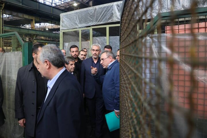 بازدید دکتر مدنی زاده از گروه ماشین سازی تبریز