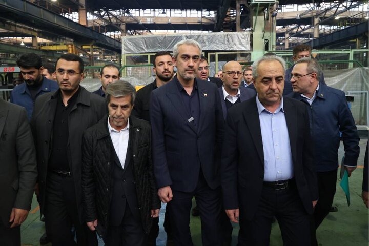 بازدید دکتر مدنی زاده از گروه ماشین سازی تبریز