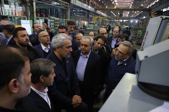 وزیر اقتصاد از شرکت ماشین سازی تبریز بازدید کرد
