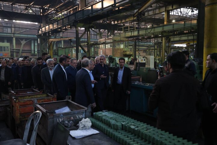 بازدید دکتر مدنی زاده از گروه ماشین سازی تبریز