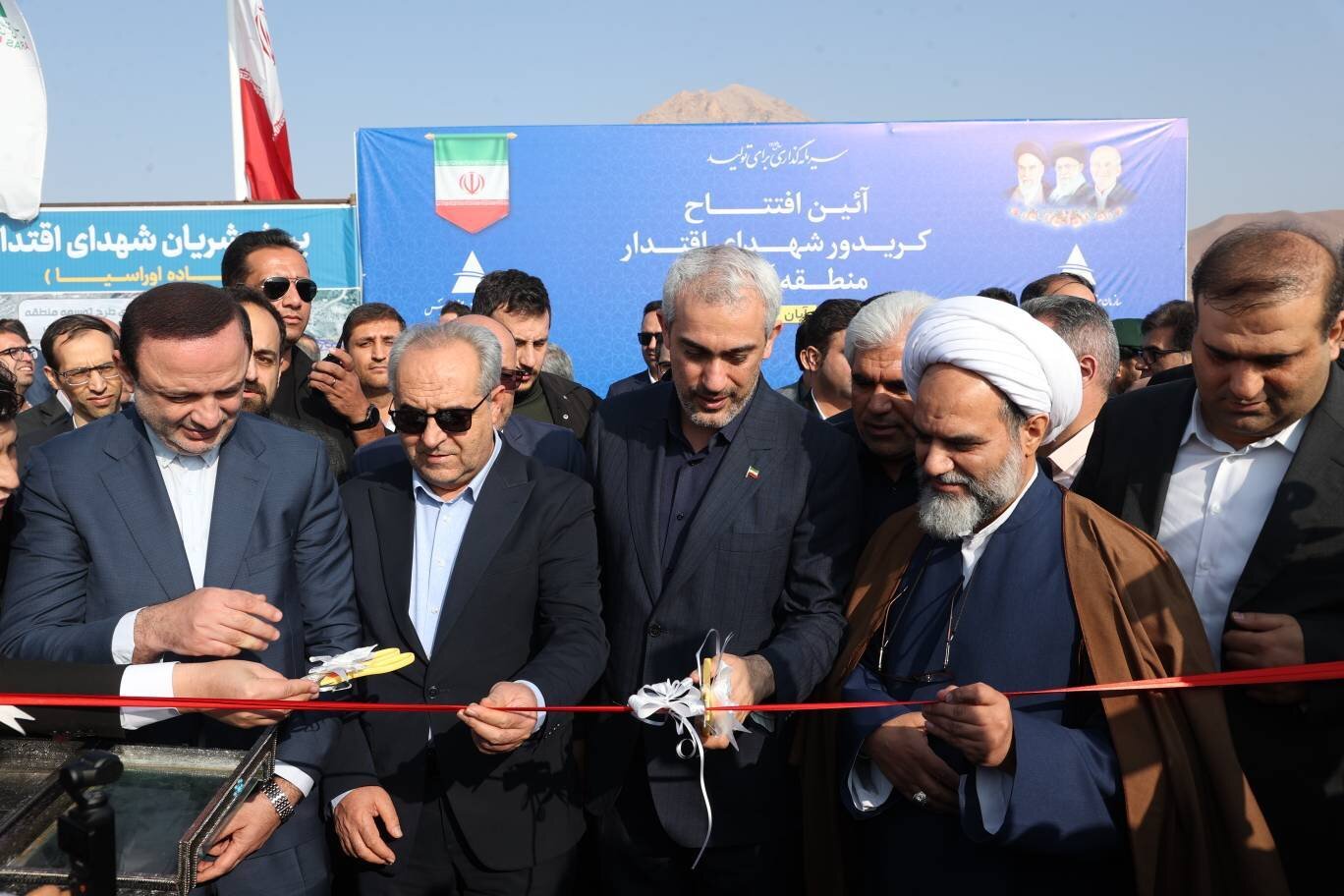 در جریان سفر یک روزه به استان آذربایجان شرقی صورت گرفت؛ افتتاح کریدور شهدای اقتدار منطقه آزاد ارس با حضور دکتر مدنی زاده