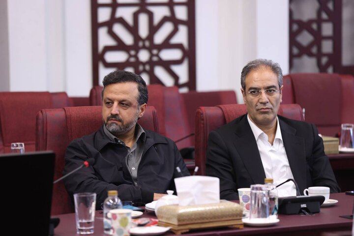 دیدار دکتر مدنی زاده با صاحب نظران اقتصادی و مدیریتی