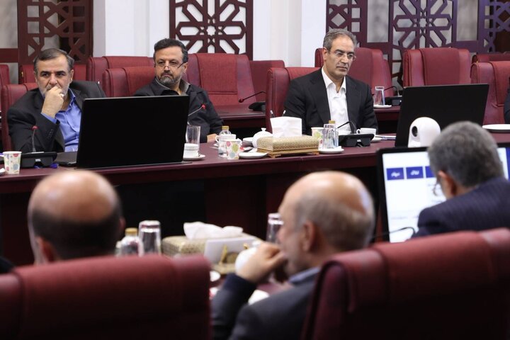 دیدار دکتر مدنی زاده با صاحب نظران اقتصادی و مدیریتی