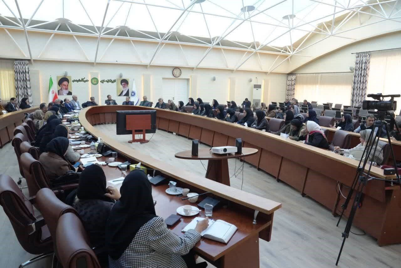 برگزاری جلسه بررسی مسائل و مشکلات بانوان کارآفرین و فعال اقتصادی آذربایجانغربی