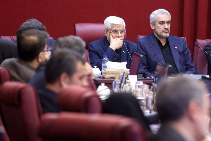 شورای معاونین با حضور عارف