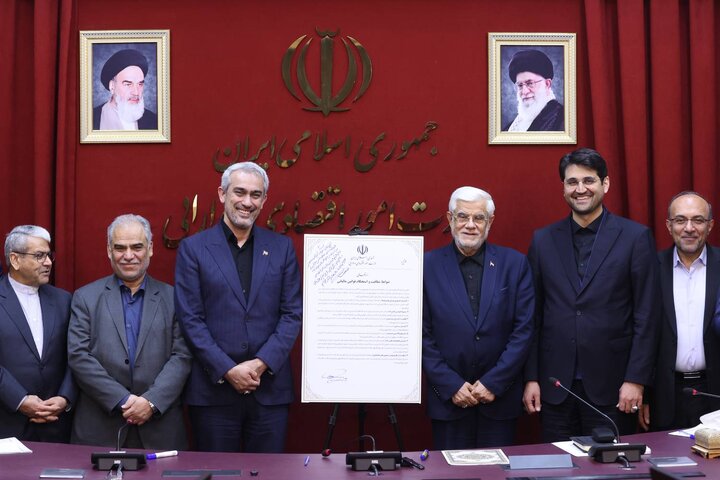 شورای معاونین با حضور عارف