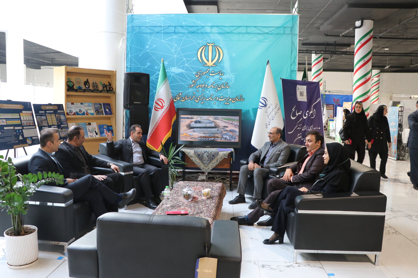 حضور سرپرست اداره کل امور اقتصادی و دارایی استان خراسان شمالی در نمایشگاه هفته پژوهش