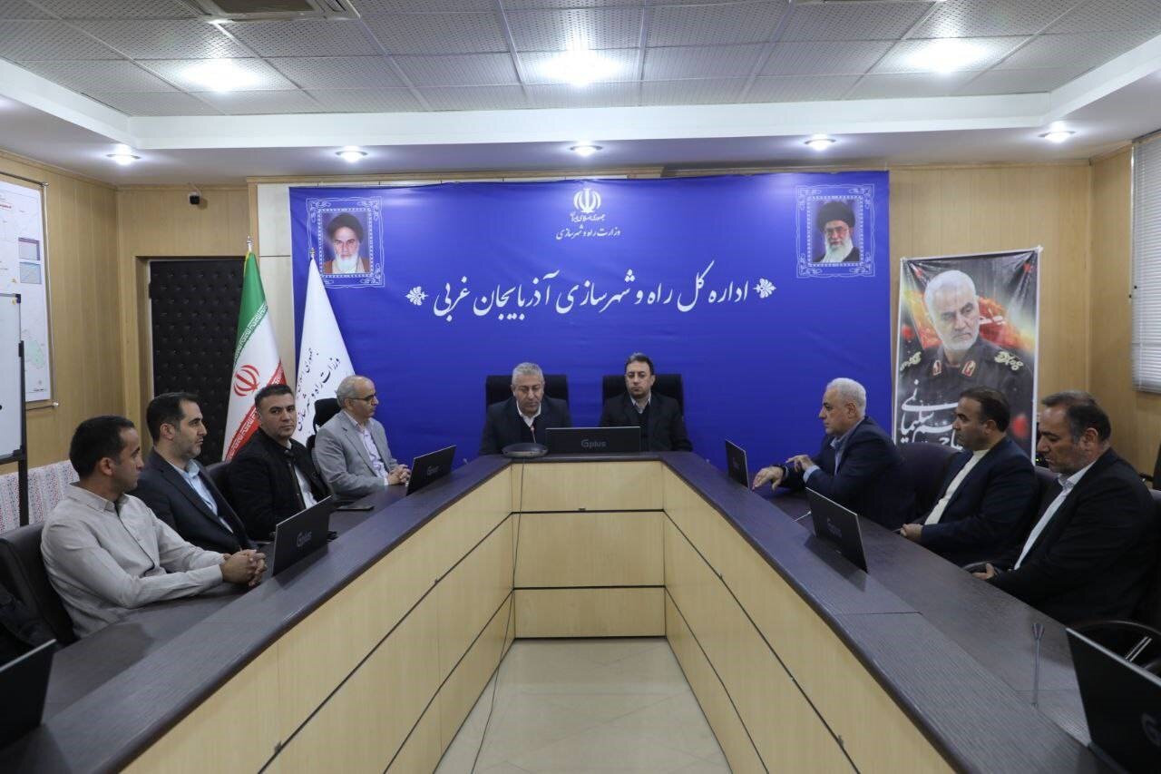 برگزاری مراسم تکریم و معارفه ذیحساب ادارهکل راه و شهرسازی آذربایجانغربی