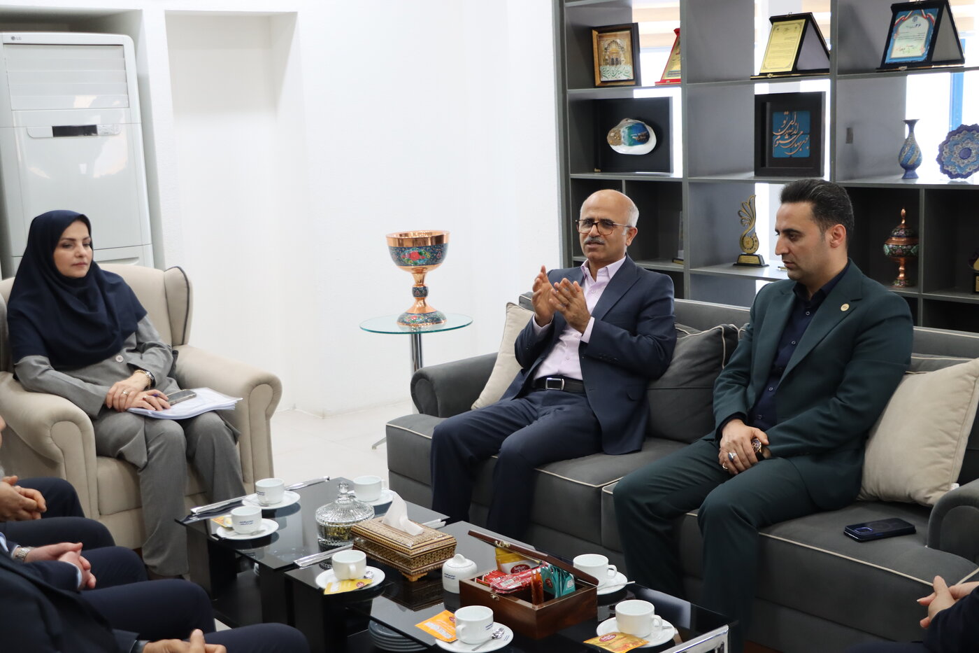 دیدار مدیرکل امور اقتصادی و دارایی استان بوشهر با مدیر شرکت بیمه البرز شعبه بوشهر