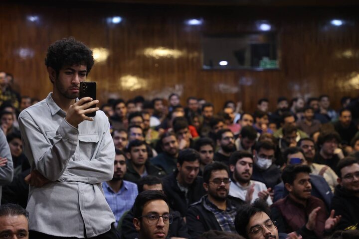 حضور وزیر اقتصاد در دانشگاه صنعتی شریف به مناسبت روز دانشجو