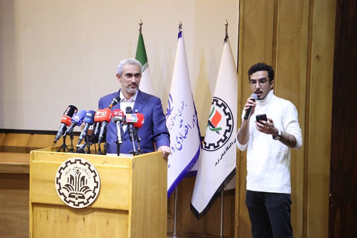 حضور وزیر اقتصاد در دانشگاه صنعتی شریف به مناسبت روز دانشجو