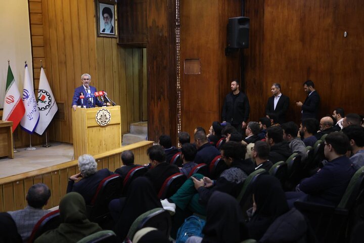 حضور وزیر اقتصاد در دانشگاه صنعتی شریف به مناسبت روز دانشجو