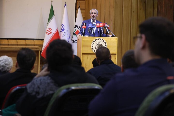 حضور وزیر اقتصاد در دانشگاه صنعتی شریف به مناسبت روز دانشجو