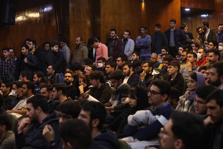 حضور وزیر اقتصاد در دانشگاه صنعتی شریف به مناسبت روز دانشجو