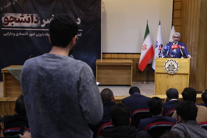 حضور وزیر اقتصاد در دانشگاه صنعتی شریف به مناسبت روز دانشجو