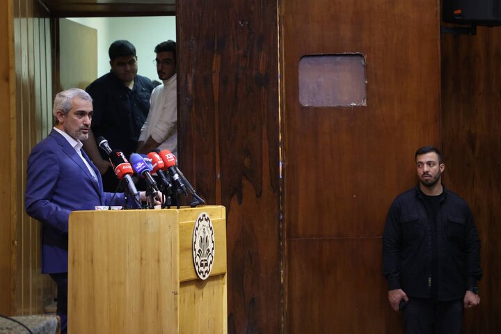 حضور وزیر اقتصاد در دانشگاه صنعتی شریف به مناسبت روز دانشجو