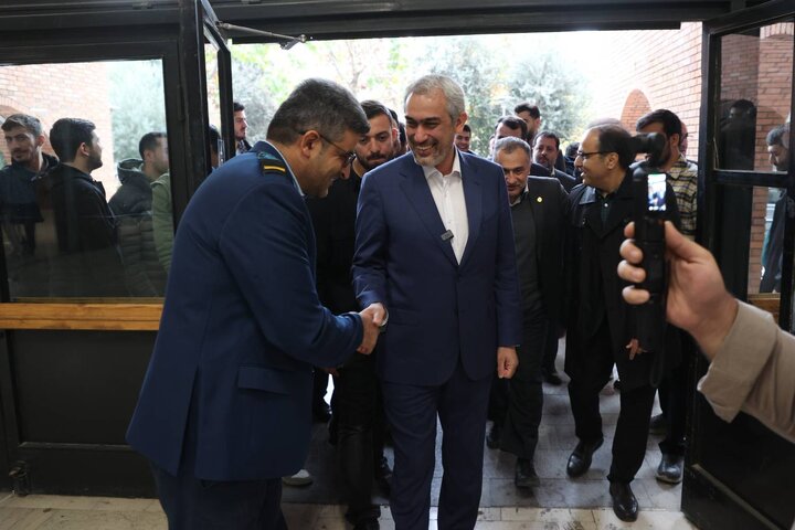 حضور وزیر اقتصاد در دانشگاه صنعتی شریف به مناسبت روز دانشجو