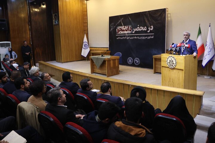 حضور وزیر اقتصاد در دانشگاه صنعتی شریف به مناسبت روز دانشجو