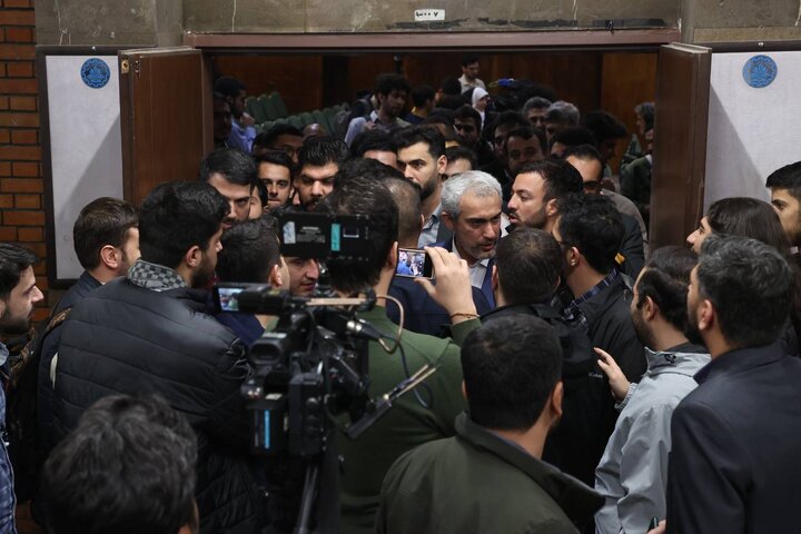 حضور وزیر اقتصاد در دانشگاه صنعتی شریف به مناسبت روز دانشجو