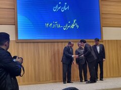 تجلیل از مدیر کل محترم به عنوان پژوهشگر برتر