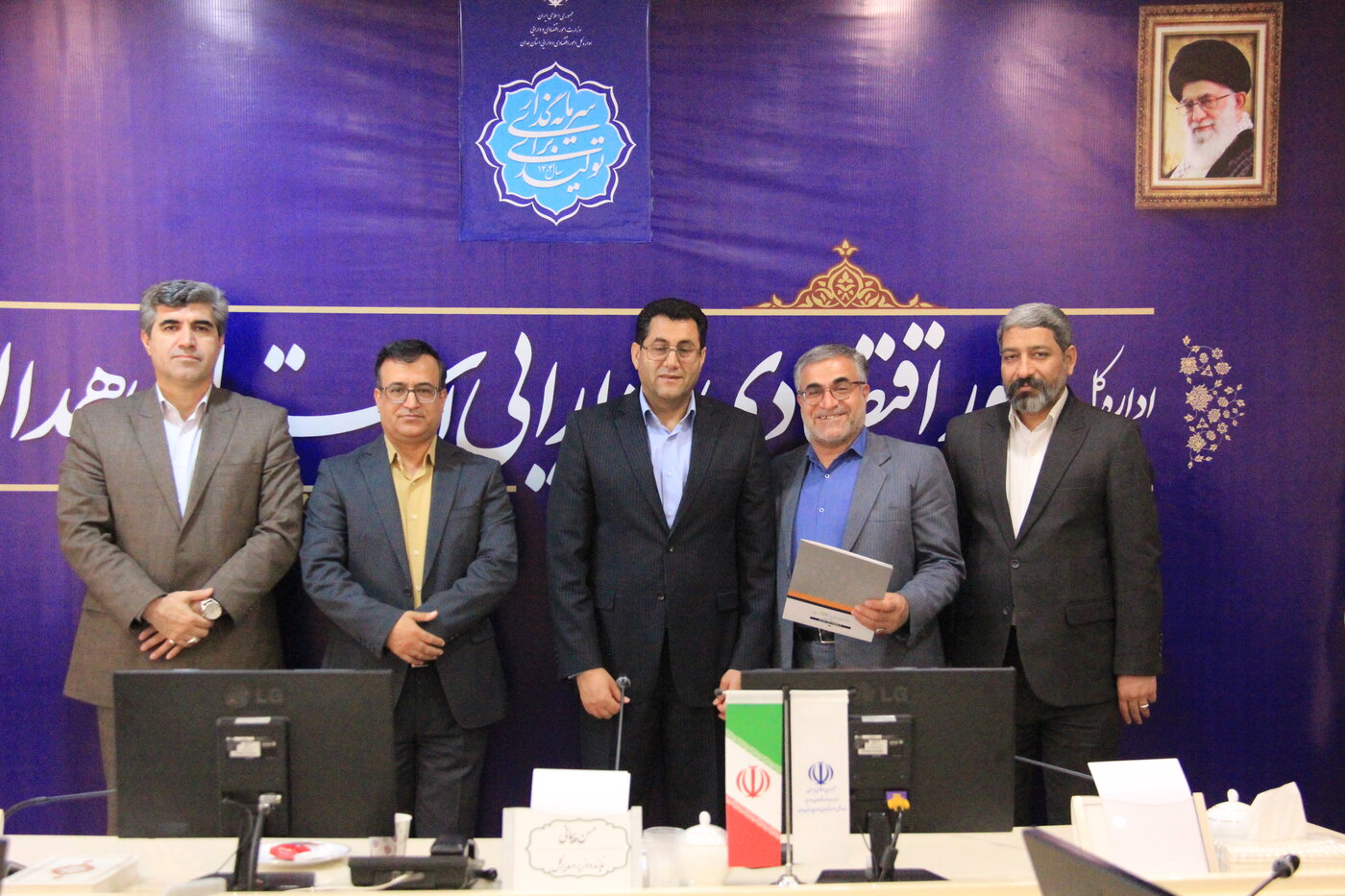 برگزاری آیین تقدیر از همکاران توانخواه اداره کل امور اقتصادی و دارایی استان همدان به مناسبت روز جهانی معلولین