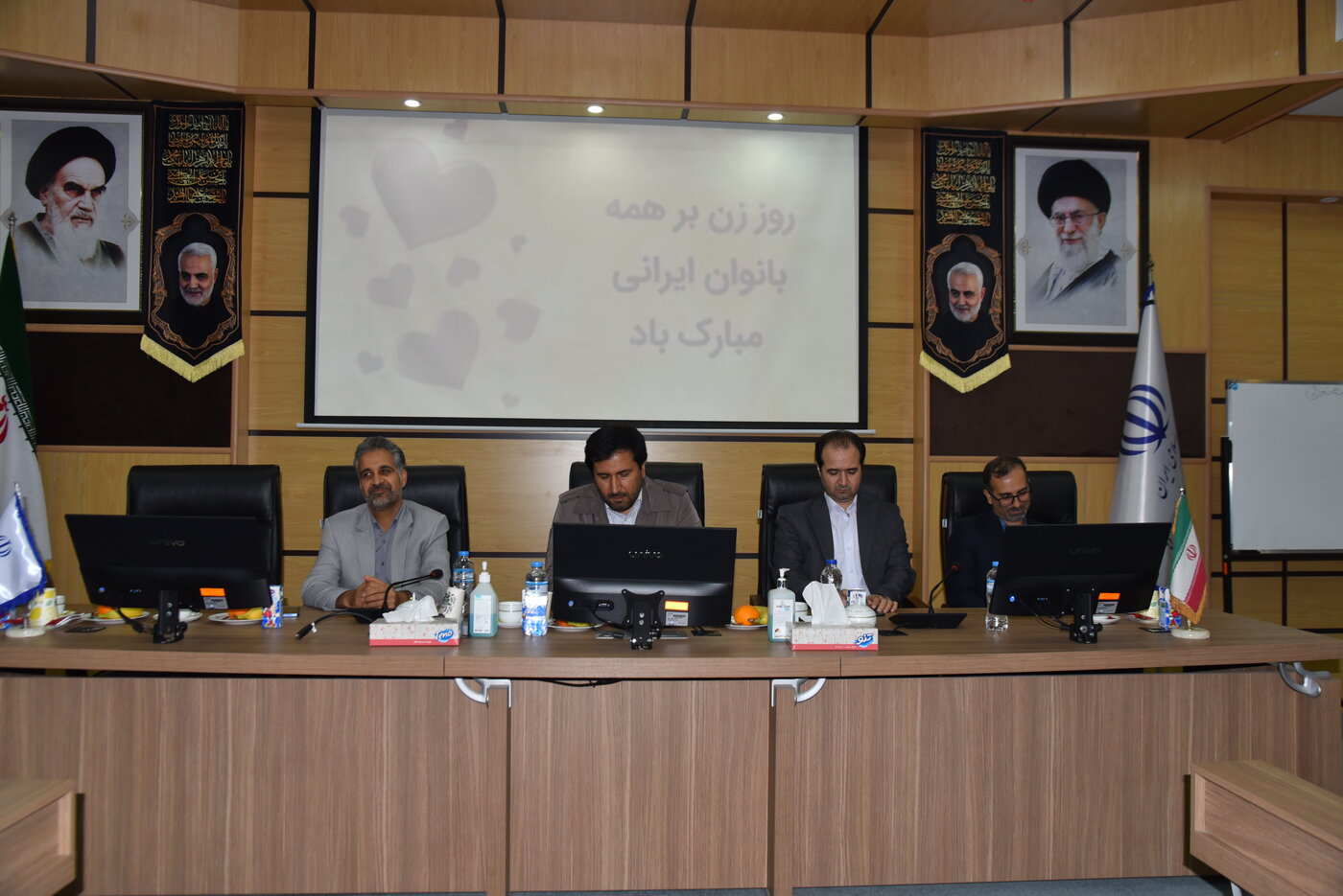 مراسم سالروز ولادت حضرت فاطمه(س)،روز زن و روز مادر در اداره کل امور اقتصادی و دارایی البرز برگزار شد