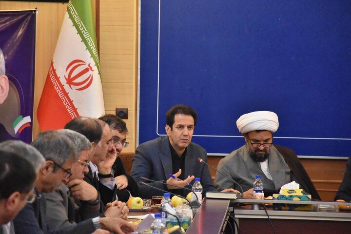 فعالان اقتصادی سپرده‌های خود را به داخل استان هدایت کنند