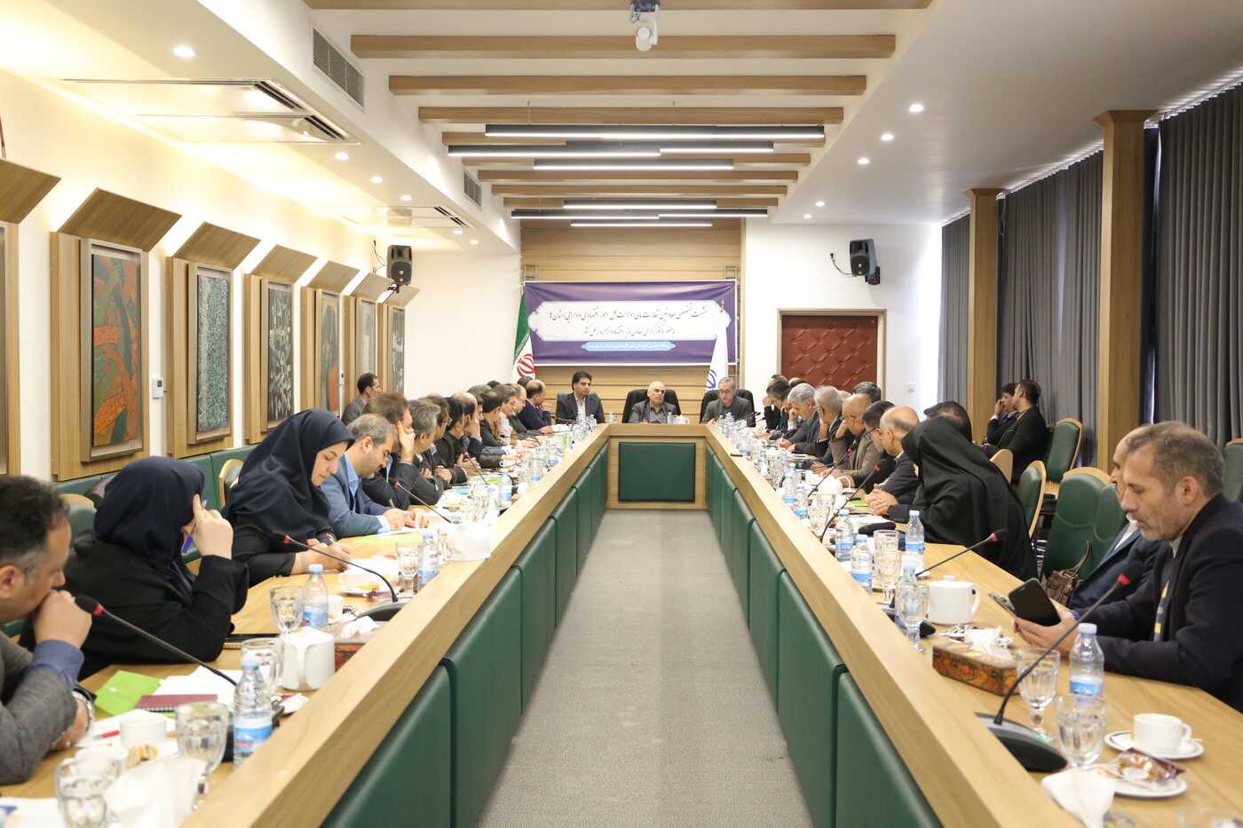 نشست تخصصی نظارت مالی سراسر کشور در یزد برگزار شد