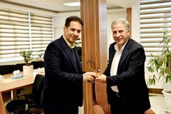 تقدیر از دکتر"نقی زهی" به پاس مدیریت هوشمند مصرف انرژی در اداره کل امور اقتصادی و دارایی استان