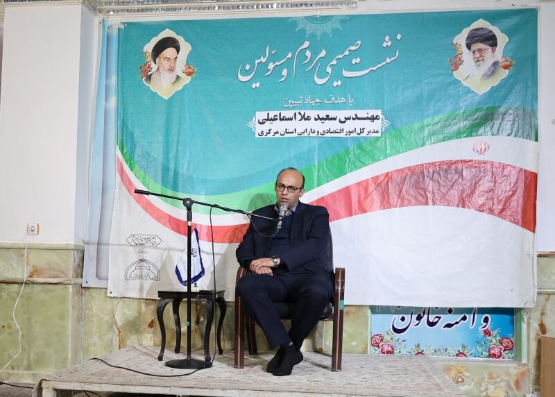 نشست صمیمی مدیرکل امور اقتصادی و دارایی استان مرکزی با مردم در حرم مطهر امامزادگان عبدالله(ع) و آمنه خاتون(س) برگزار شد