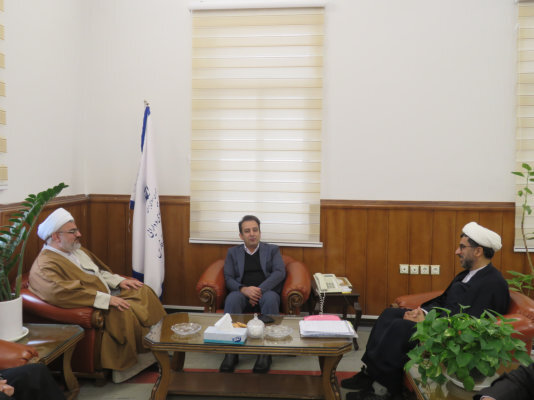 استان فارس- نشست سرپرست اداره کل امور اقتصادی و دارایی استان فارس با بازرسان دارالقرآن کل کشور