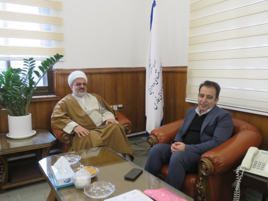 استان فارس- نشست سرپرست اداره کل امور اقتصادی و دارایی استان فارس با بازرسان دارالقرآن کل کشور