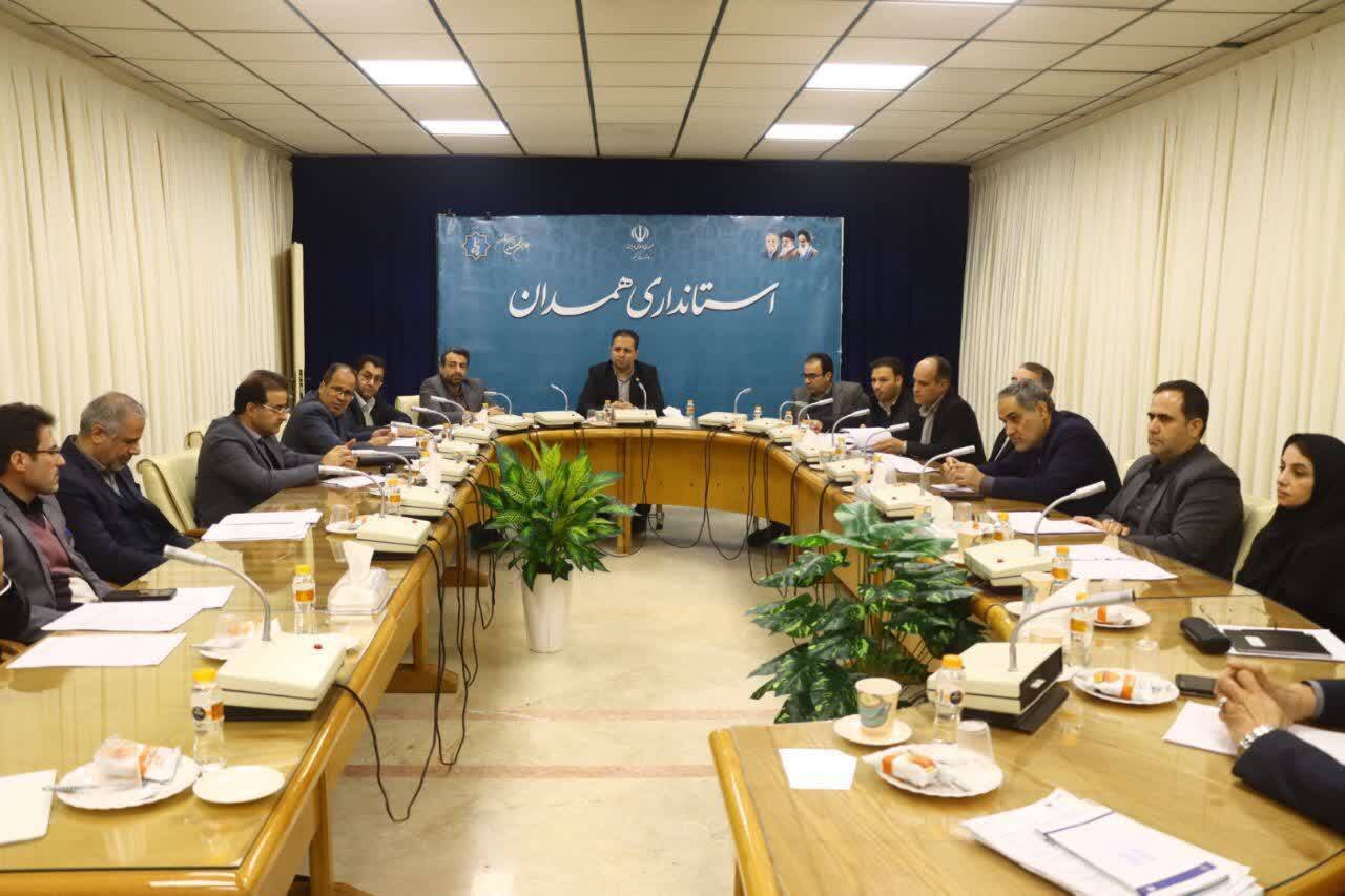 تأکید بر هماهنگی دستگاه‌ها و نظام بانکی برای رفع موانع تولید در همدان