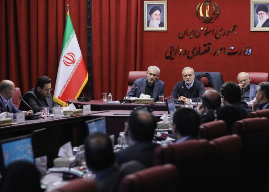 یکی از زمینه‌های بروز اعتراض در اصناف و بازاریان تعلل در پایش، رصد و شنیدن مطالبات این قشر بود/ لازمه جلب اعتماد عمومی پایبندی مدیران و مسئولان به معاهدات و پیمانها با مردم است/تاکید بر اهمیت نقش تبیین و اطلاع رسانی دقیق و شفاف از برنامه ها و اقدامات اقتصادی دولت به مردم