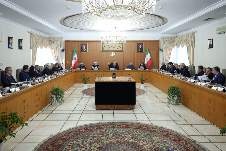 همه دستگاه‌های دولتی در زمینه رفع کاستی‌ها و حل مسائل مردم به‌صورت ویژه تلاش کنند/ قطعاً با جلب رضایتمندی مردم، تلاش‌های دشمنان علیه کشور راه به جایی نخواهد برد