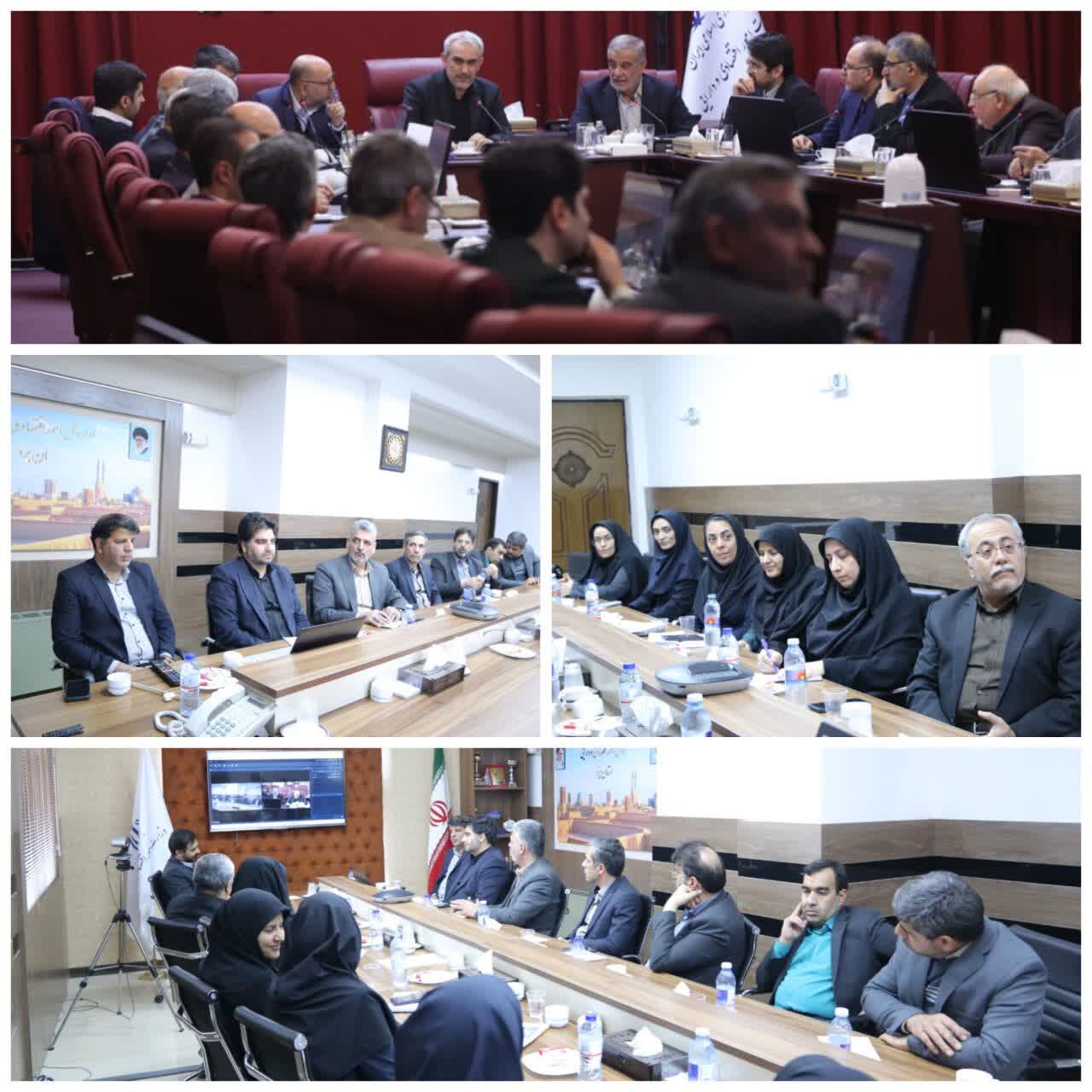 اصناف و فعالان اقتصادی یزد مشکلات خود را با وزیر اقتصاد در میان گذاشتند