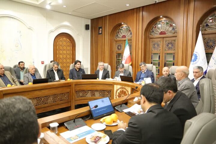 دفاتر و حساب های بانکی شرکت های بزرگ تا سال سوم برنامه هفتم به مراکز استان ها منتقل می شود