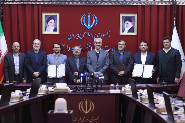 آیین امضای تفاهم‌نامه بین وزارت اقتصاد، وزارت آموزش و پرورش و بانک ملی ایران